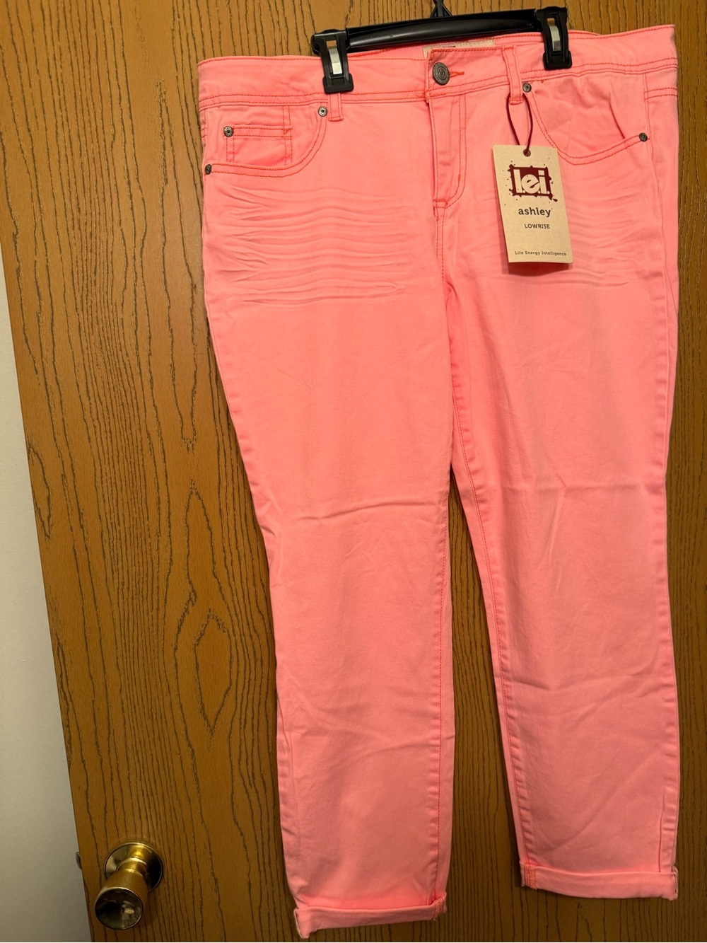NWT l.e.i. Size 17 regular low-rise neon pink skinny. From 2010-2012